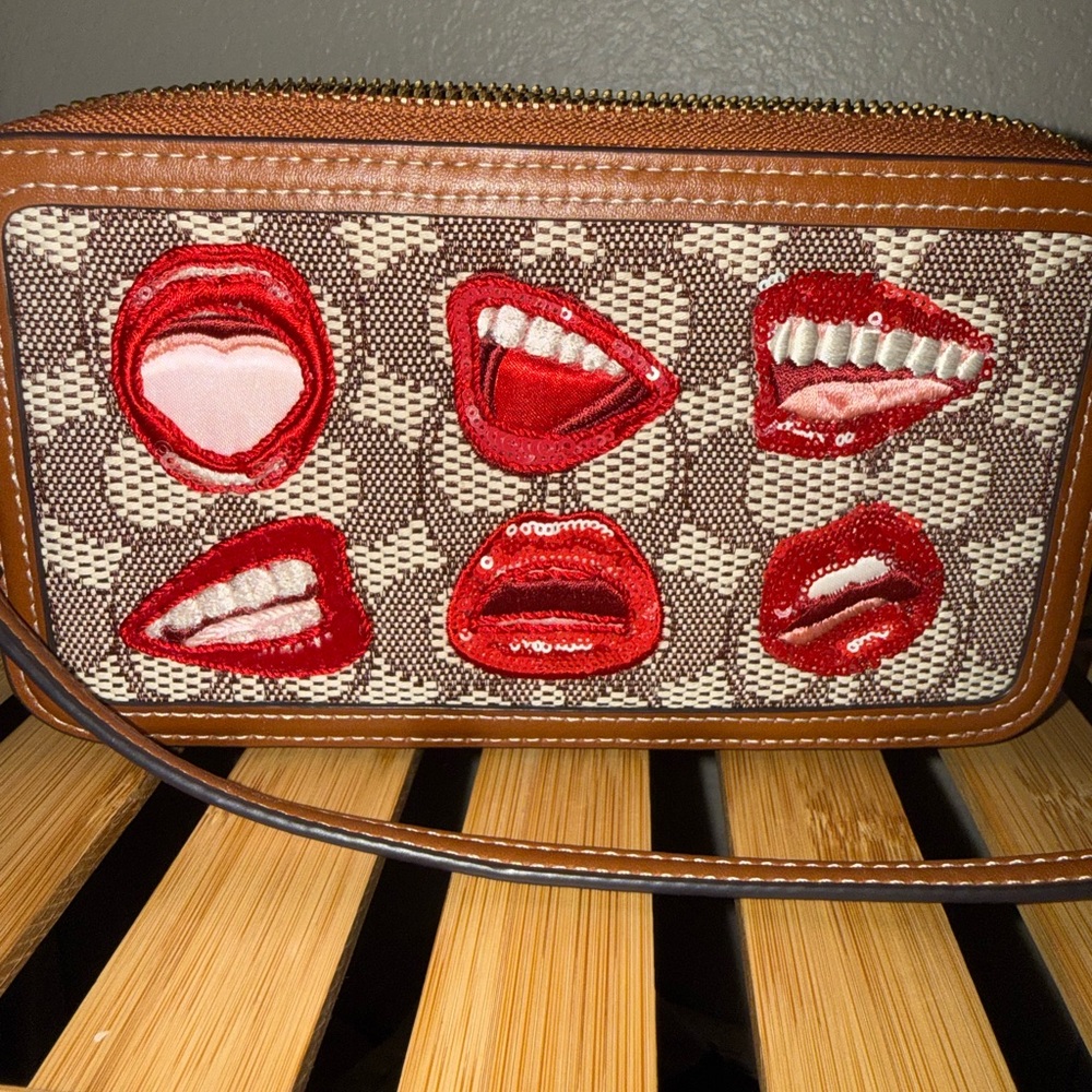 Coach × Wesselmann Kira
Wristlet/Crossbody